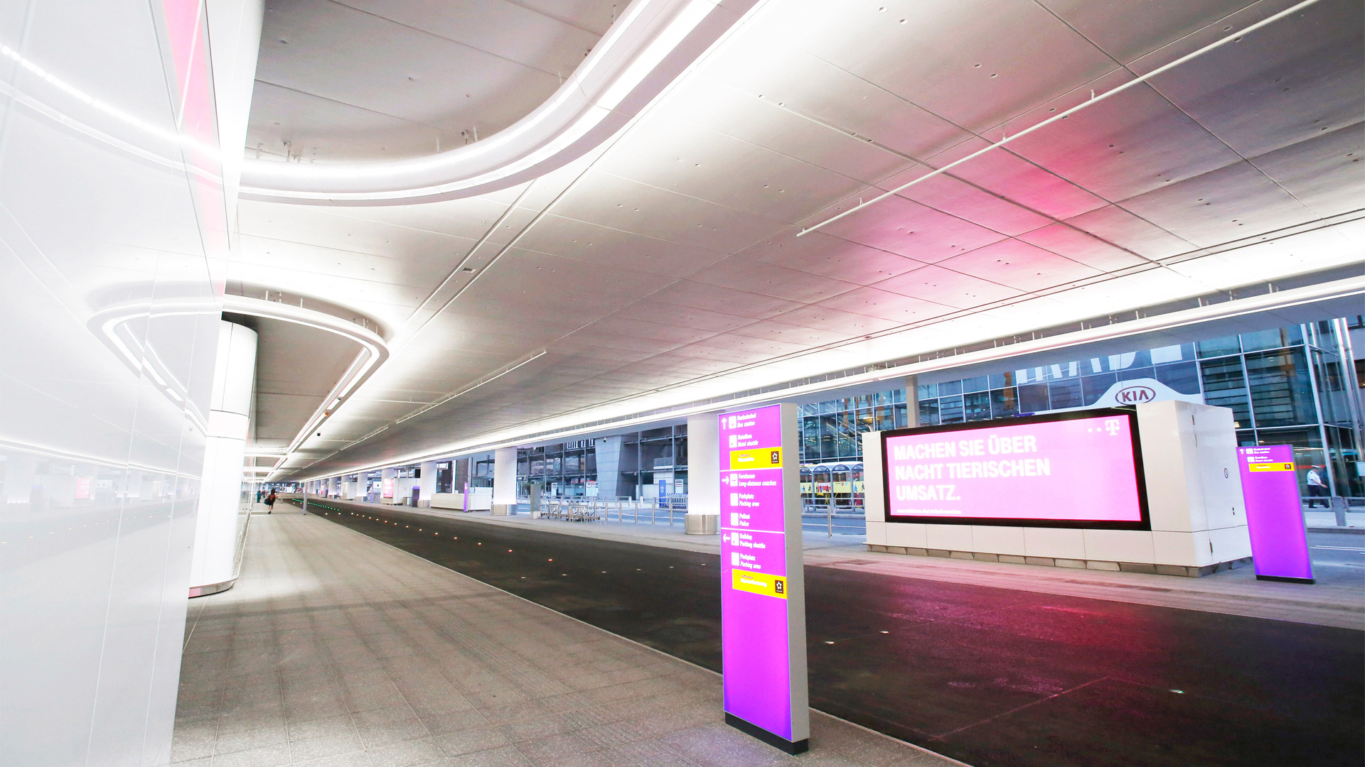 Airport Frankfurt, Germany | Project livebau smart electric